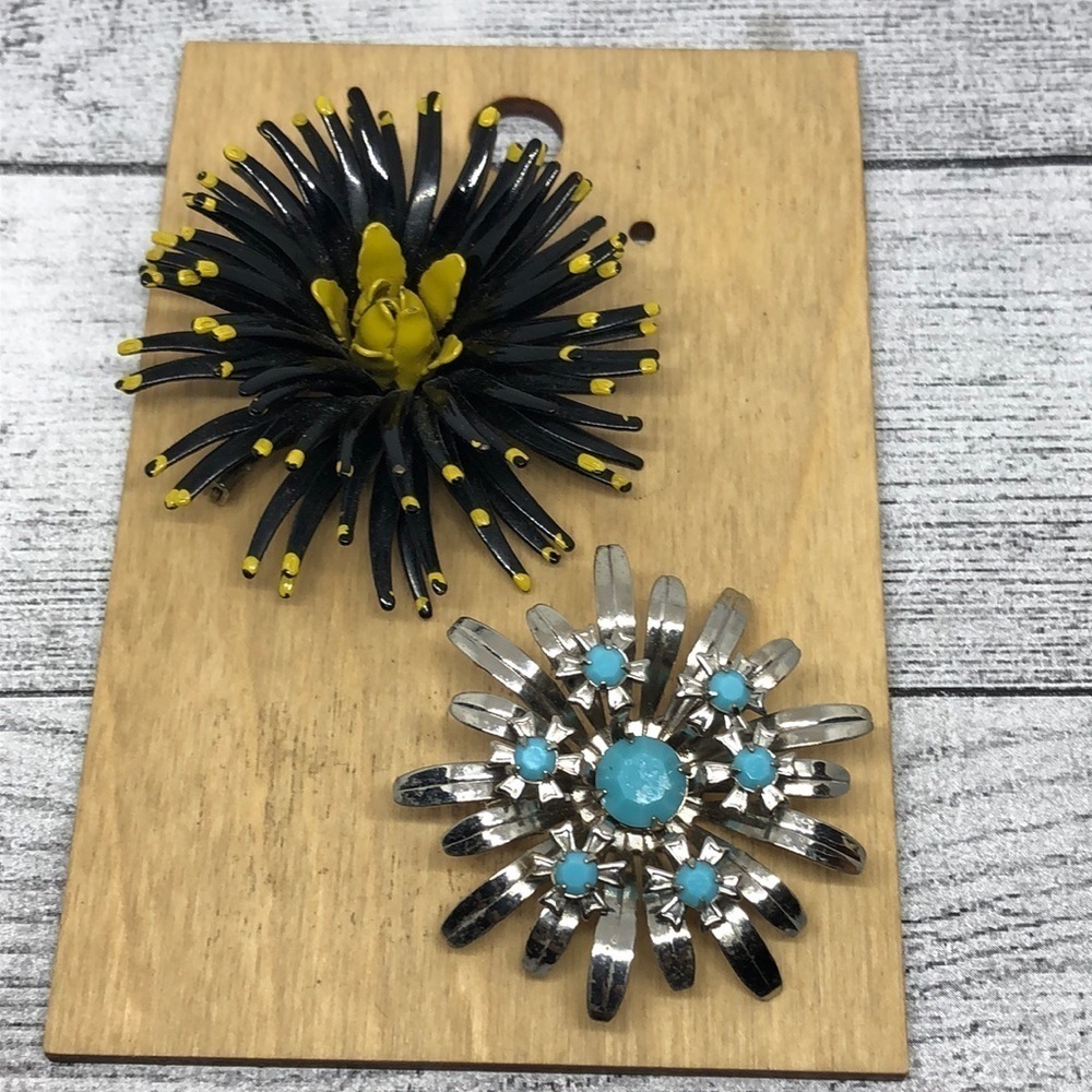 Vintage retro blooming flowers statement brooches fun dress up costume jewelry
